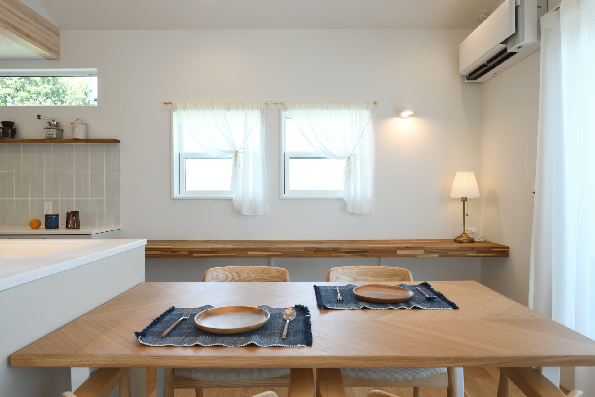 明るくナチュラルなダイニングキッチン アメリカンスタイル